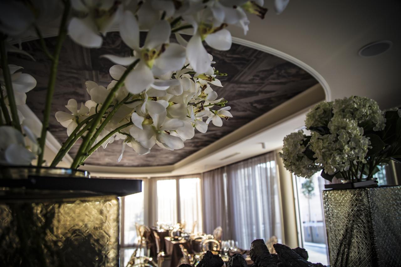 Hotel Villa Pascucci Durres Exterior photo The interior of the restaurant