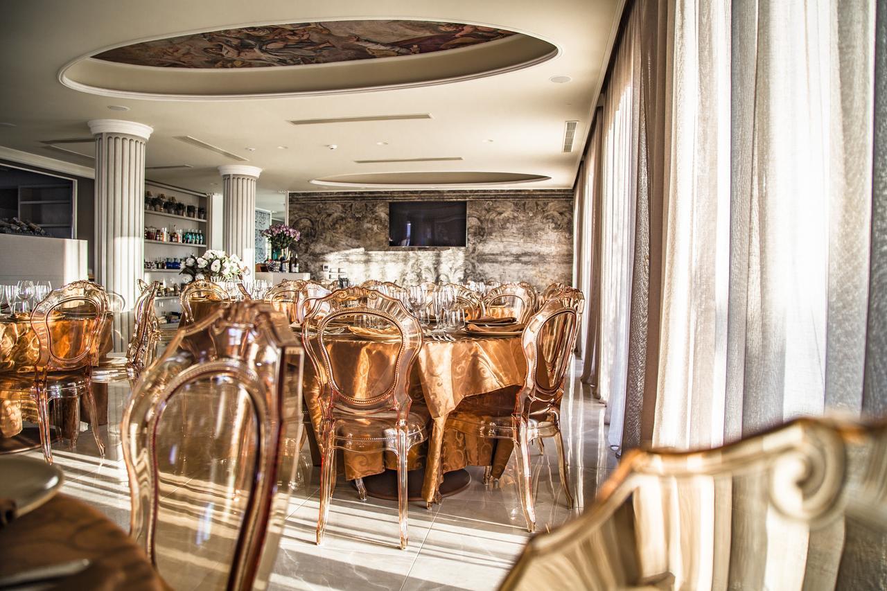 Hotel Villa Pascucci Durres Exterior photo The interior of the restaurant