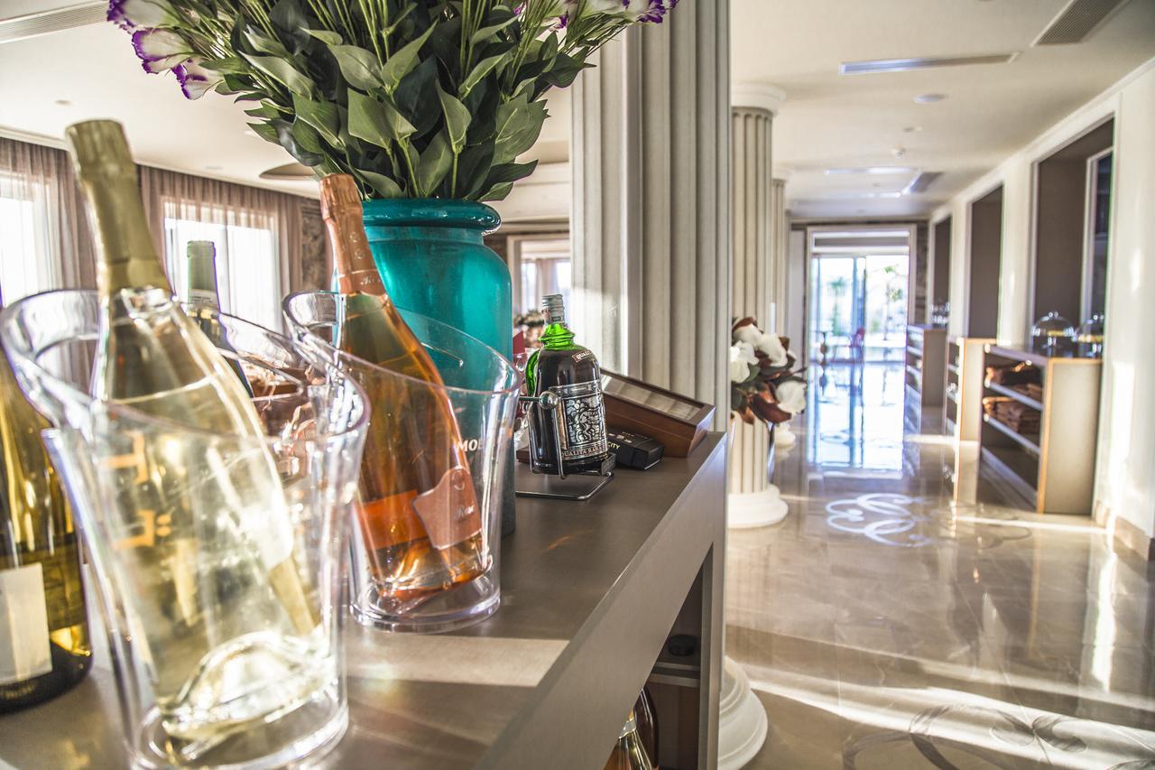 Hotel Villa Pascucci Durres Exterior photo The lobby of the hotel