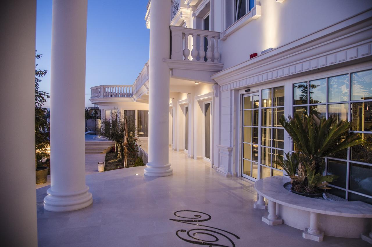 Hotel Villa Pascucci Durres Exterior photo The entrance of the hotel