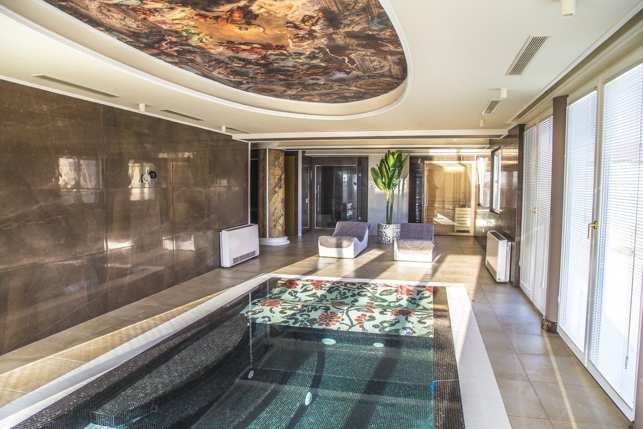 Hotel Villa Pascucci Durres Exterior photo The spa at The Dorchester