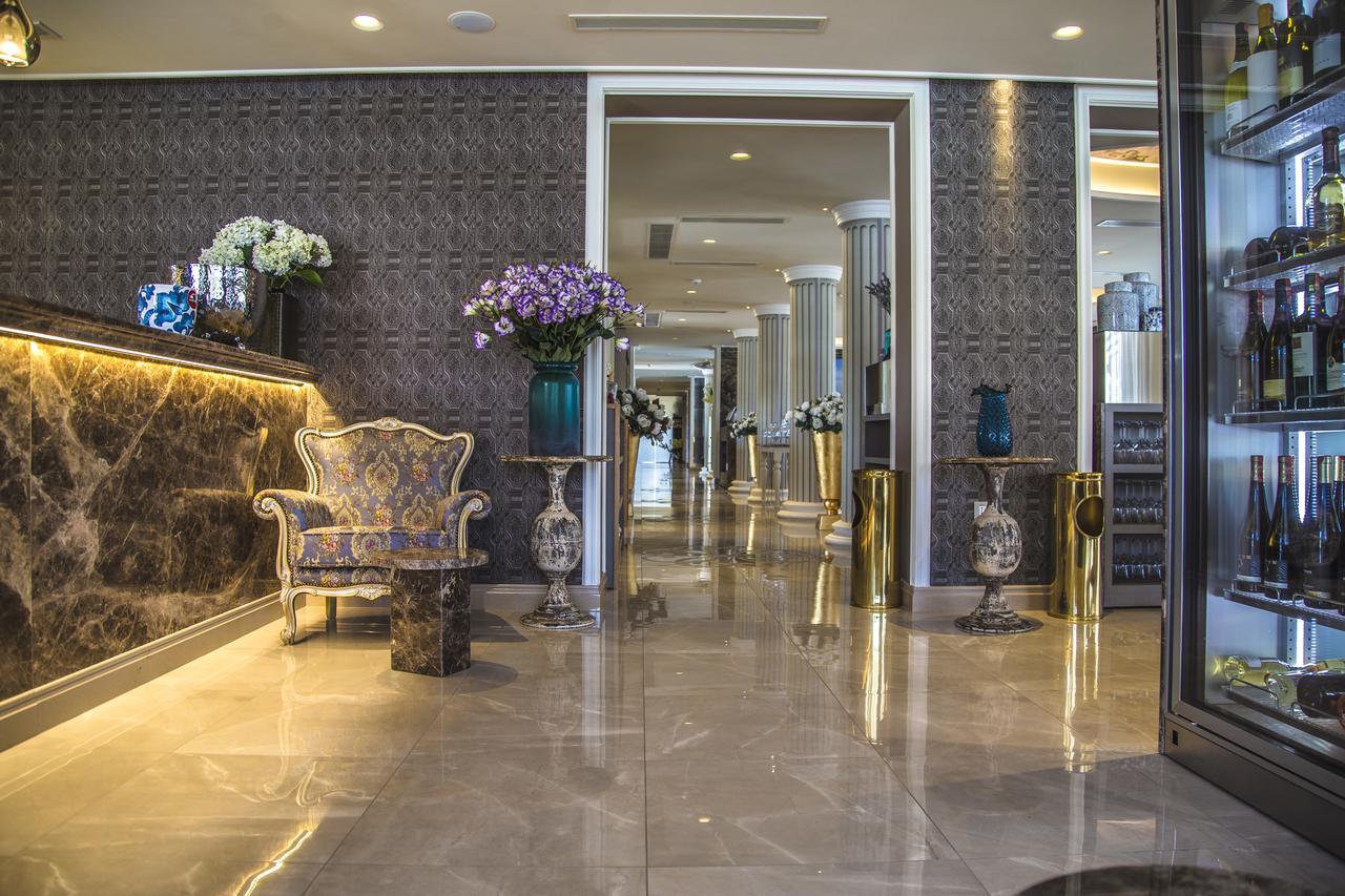 Hotel Villa Pascucci Durres Exterior photo The lobby of the hotel