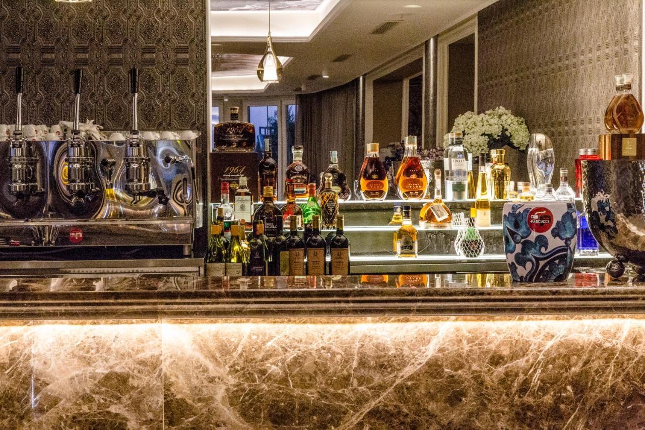 Hotel Villa Pascucci Durres Exterior photo The bar at the lobby